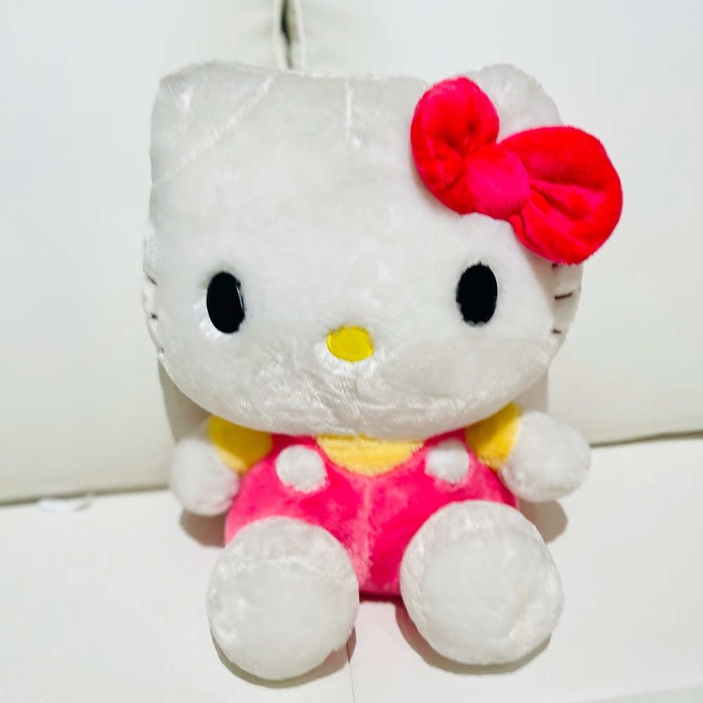 Hellokitty Plush - image 1